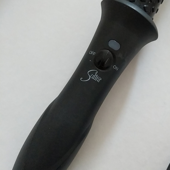 Bombshell Cone Clipless Curling Rod - Picture 4 of 4